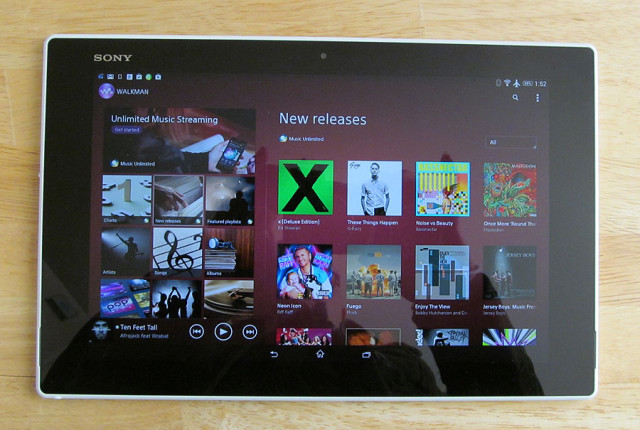 Sony Xperia Z2 Tablet является преемником Sony Xperia Z Tablet (анонсирован в феврале 2013 года, доступен в США в мае 2013 года) и Sony Xperia S (выпущен в сентябре 2012 года)